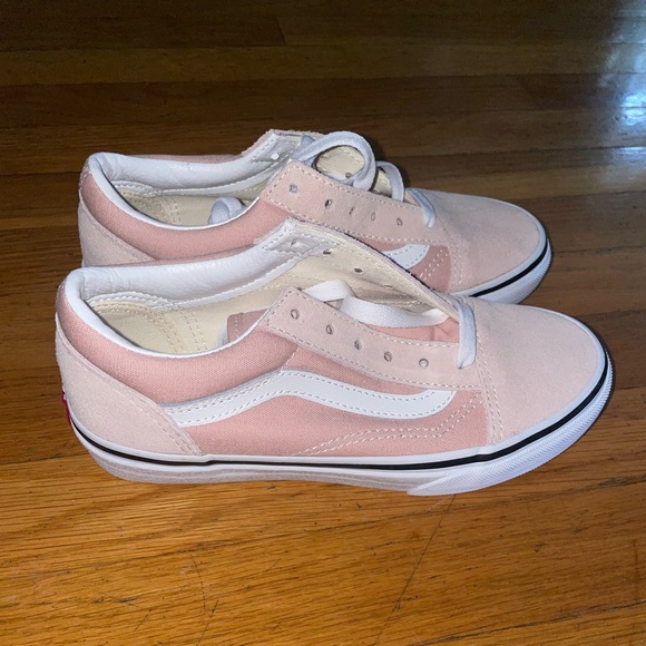Light Pink Girls Old Skool Vans - Picture 2 of 5